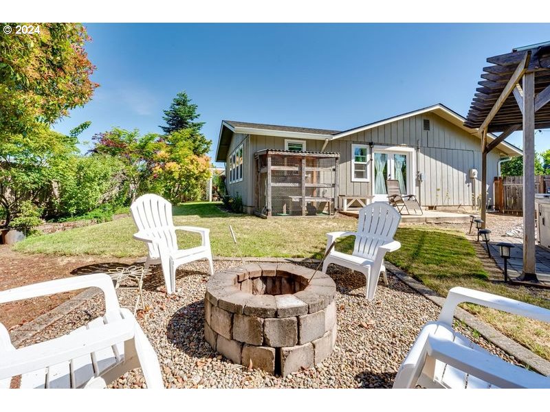 2288 9th Street Springfield, OR 97477 - Photo 39 of 41 a view of a house with backyard