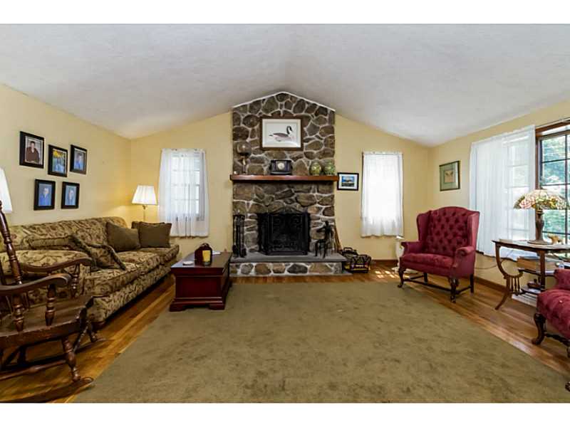 120 Haswill Street Warwick, RI 02889 - Photo 7 of 25 Living Room.