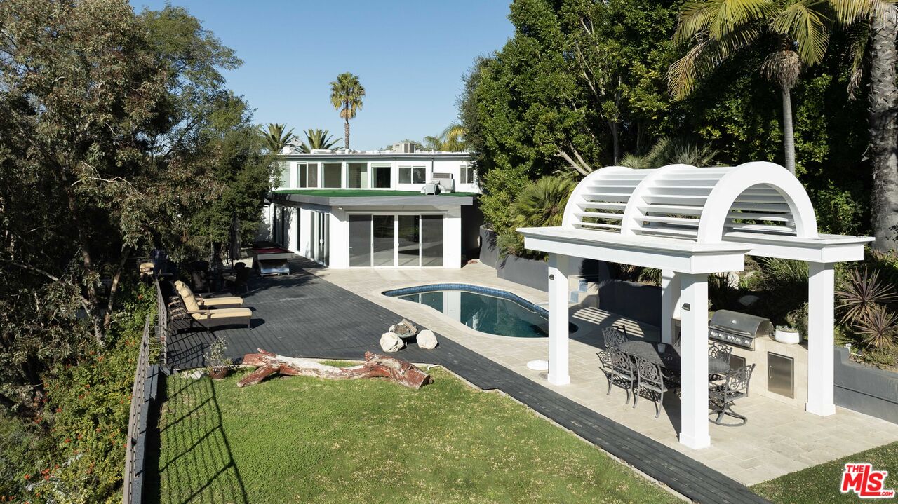 1001 Stradella Road Los Angeles, CA 90077 - Photo 22 of 28 a front view of a house with a garden