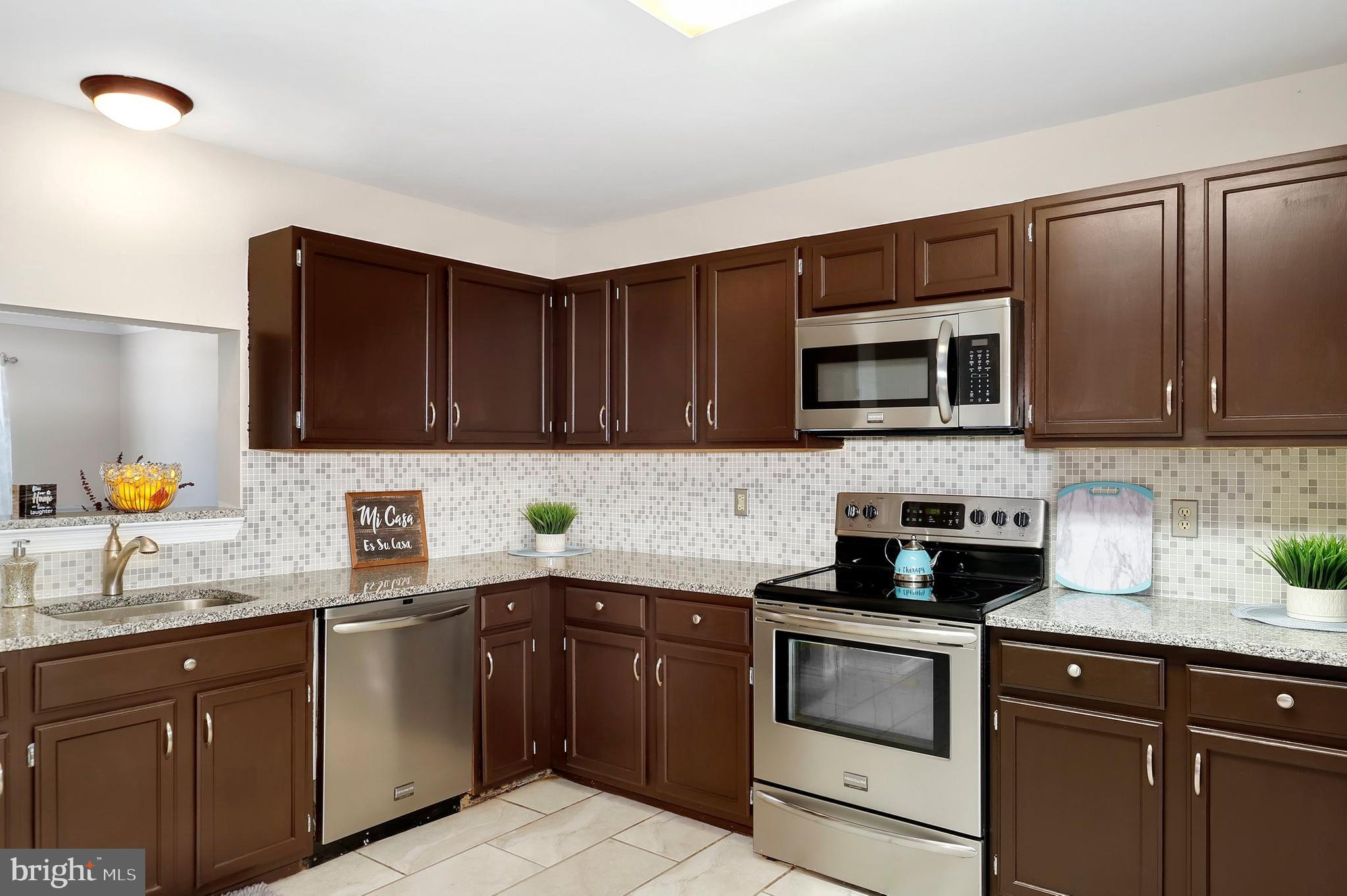 2023 Putnam Road Baltimore, MD 21227 - Photo 7 of 28