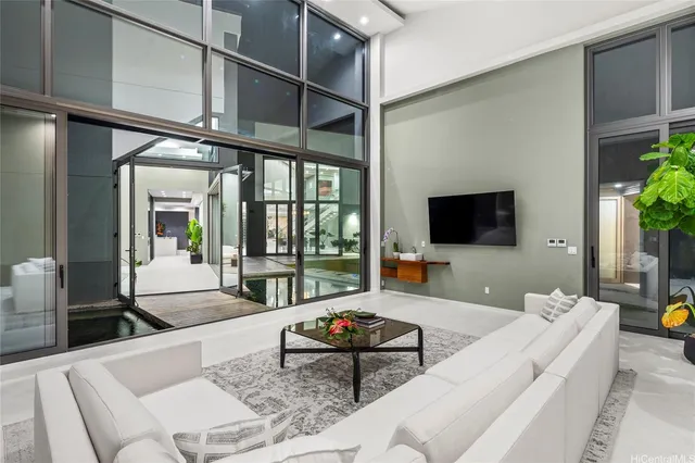 $8,999,000 | 4758 Kahala Avenue, Honolulu, HI 96816