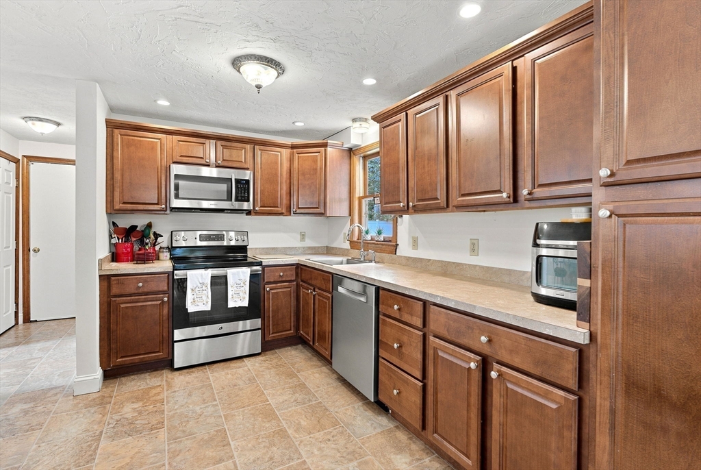25 Mockingbird Lane Maynard, MA 01754 - Photo 11 of 31