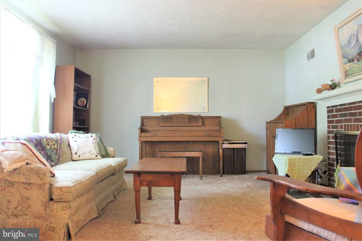 2386 Maple Road York, PA 17408 - Photo 5 of 24
