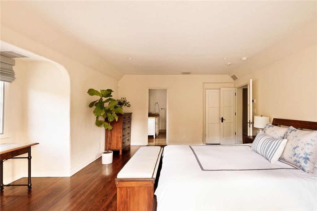 2454 Ridgeway Road San Marino, CA 91108 - Photo 19 of 34 MASTER SUITE 1