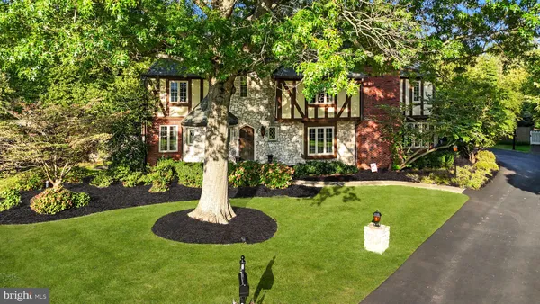 $1,300,000 | 8 Moon Circle, Yardley, PA 19067