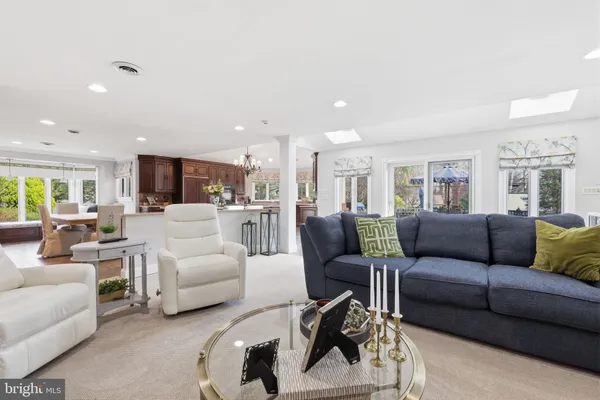 $1,300,000 | 8 Moon Circle, Yardley, PA 19067