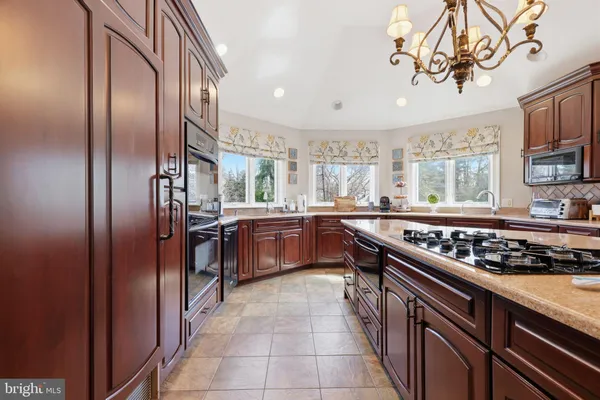 $1,300,000 | 8 Moon Circle, Yardley, PA 19067