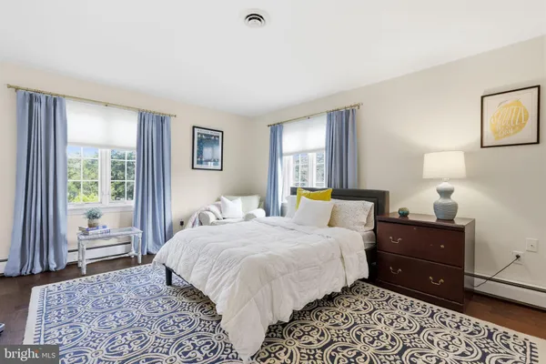 $1,300,000 | 8 Moon Circle, Yardley, PA 19067