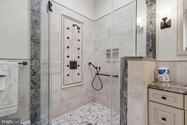 $1,300,000 | 8 Moon Circle, Yardley, PA 19067