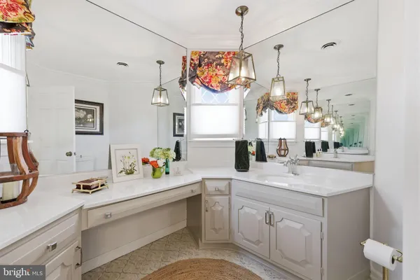 $1,300,000 | 8 Moon Circle, Yardley, PA 19067