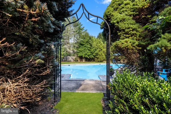 $1,300,000 | 8 Moon Circle, Yardley, PA 19067