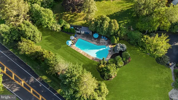 $1,300,000 | 8 Moon Circle, Yardley, PA 19067