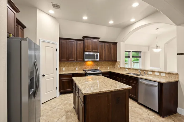 $2,675 | 110 Logan Pass Court, Montgomery, TX 77316