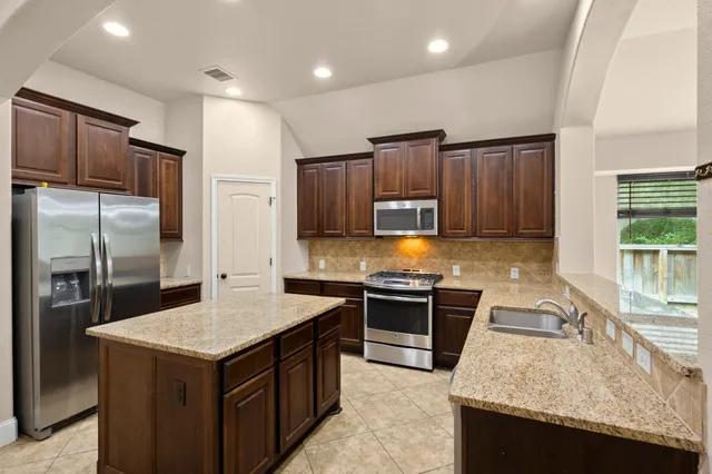 $2,675 | 110 Logan Pass Court, Montgomery, TX 77316