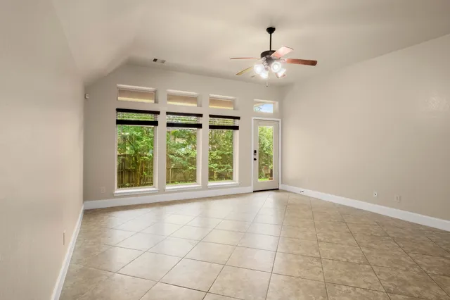 $2,675 | 110 Logan Pass Court, Montgomery, TX 77316