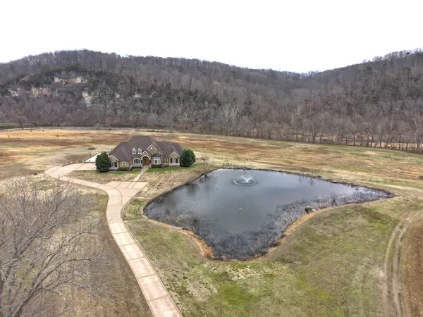 $3,595,000 | 7699 County Line Road North, White Bluff, TN 37187