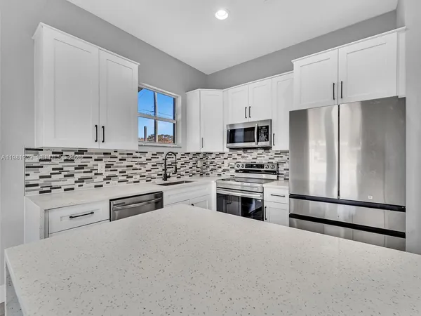 $3,500 | 803 North 20th Street, Fort Pierce, FL 34950