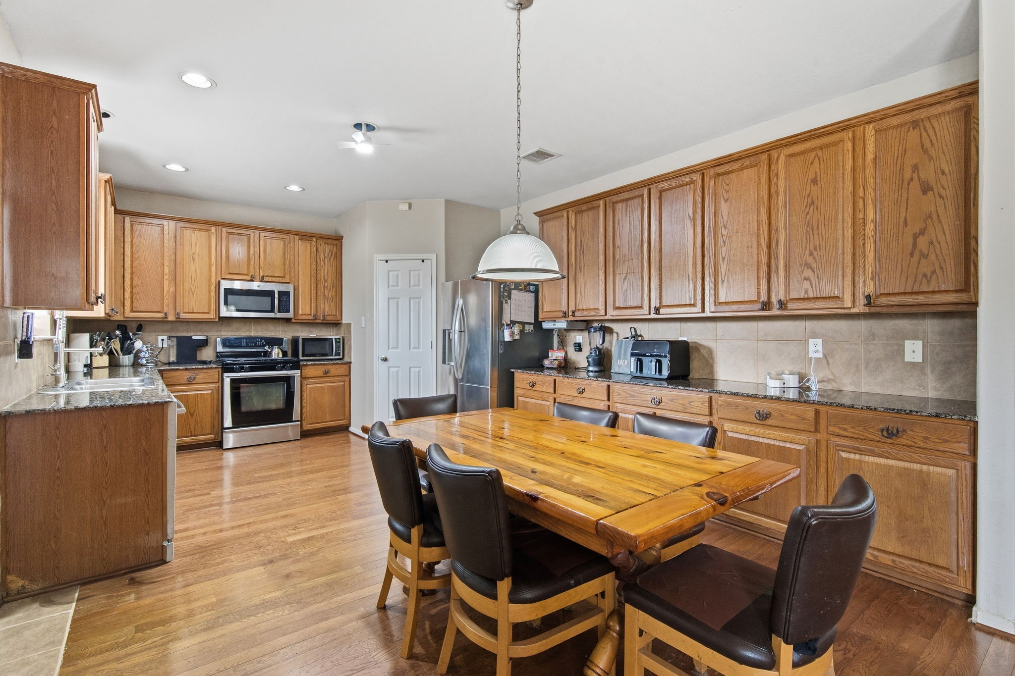 6715 Castle Terrace Court Spring, TX 77379 - Photo 11 of 32