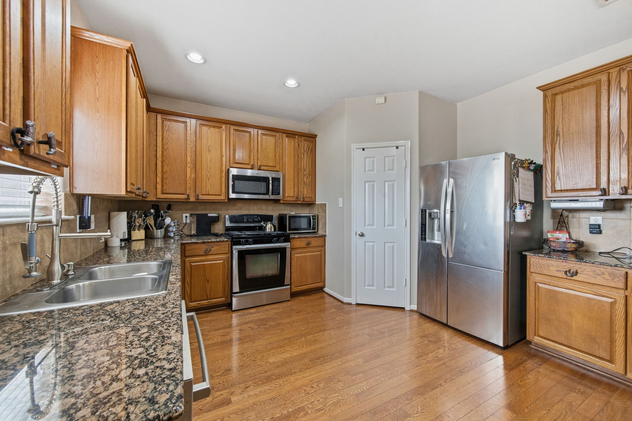 6715 Castle Terrace Court Spring, TX 77379 - Photo 13 of 32