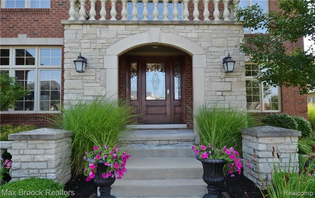 1365 Galena Rochester Hills, MI 48306 - Photo 2 of 21