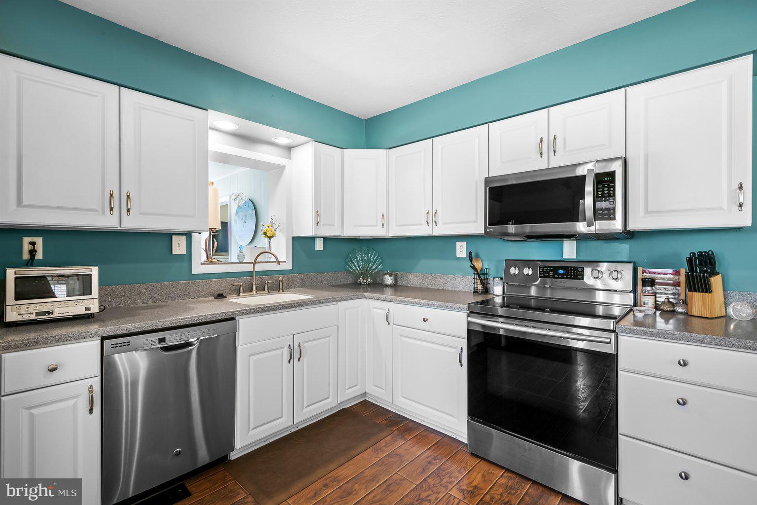 5907 Loreley Beach Road White Marsh, MD 21162 - Photo 28 of 60 Kitchen