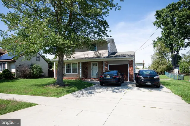 a view of house and outdoor space