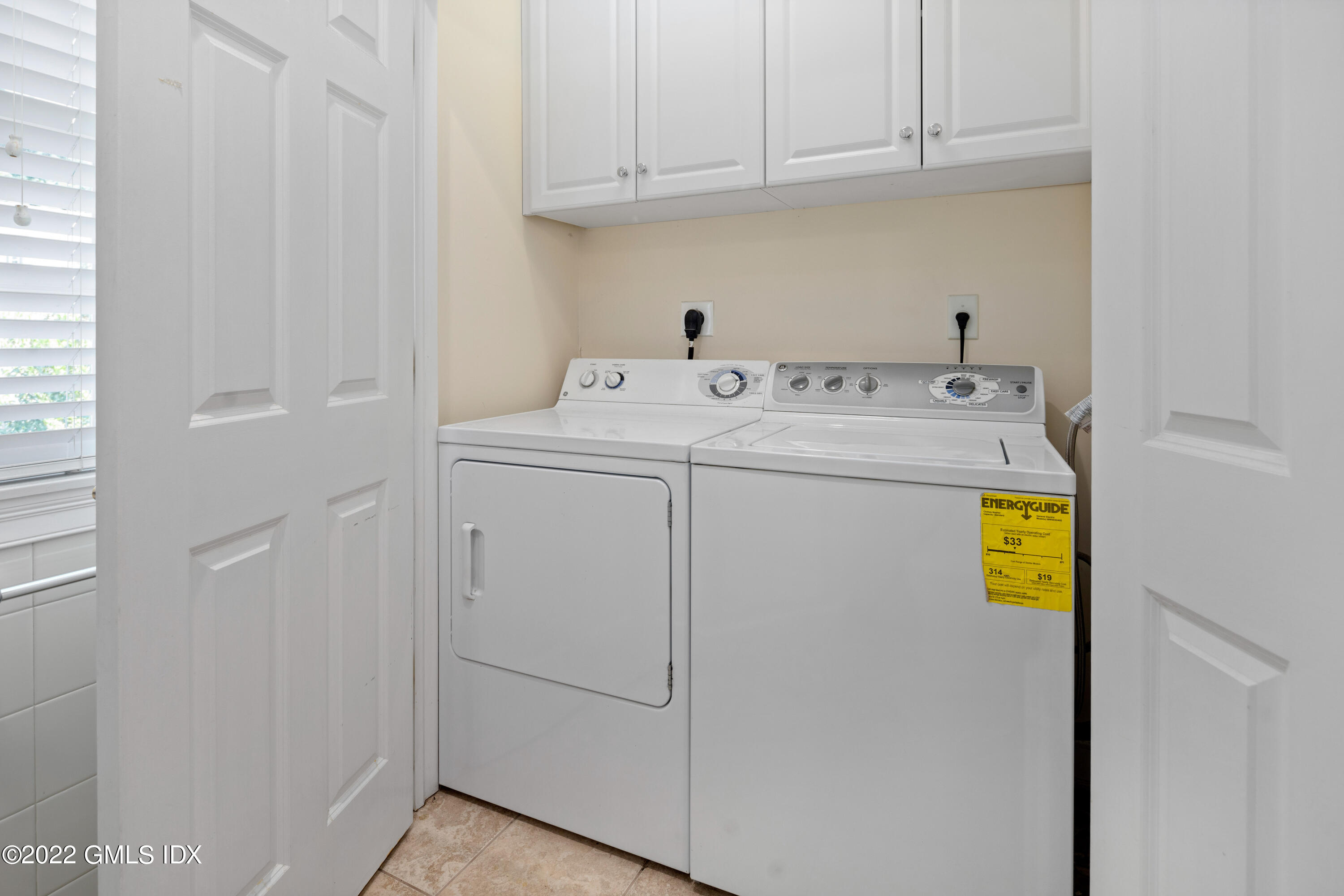 34 Windy Knolls, Unit B Greenwich, CT 06831 - Photo 8 of 37 a utility room with dryer and washer