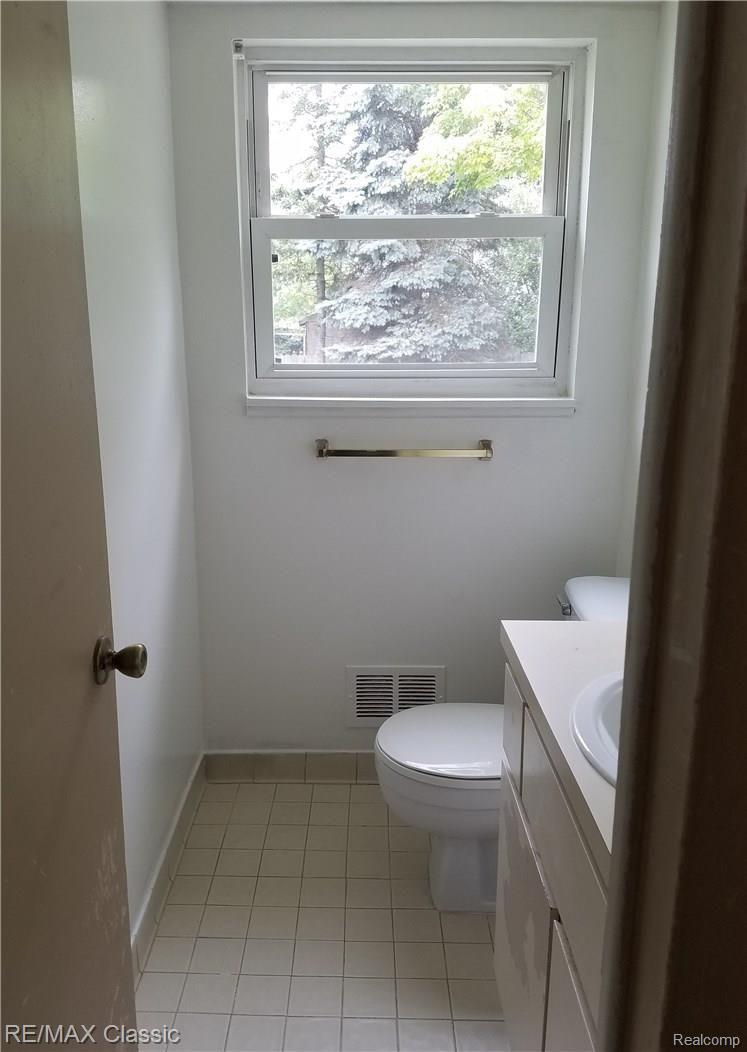 42408 Barchester Road Canton, MI 48187 - Photo 19 of 31 half bath