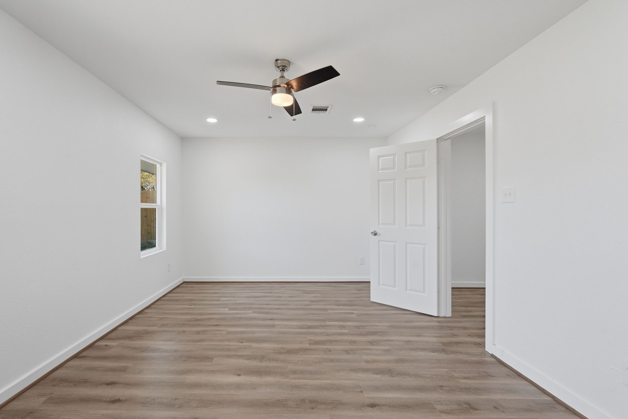 5962 Ridgeway Drive Houston, TX 77033 - Photo 11 of 22 Primary bedroom