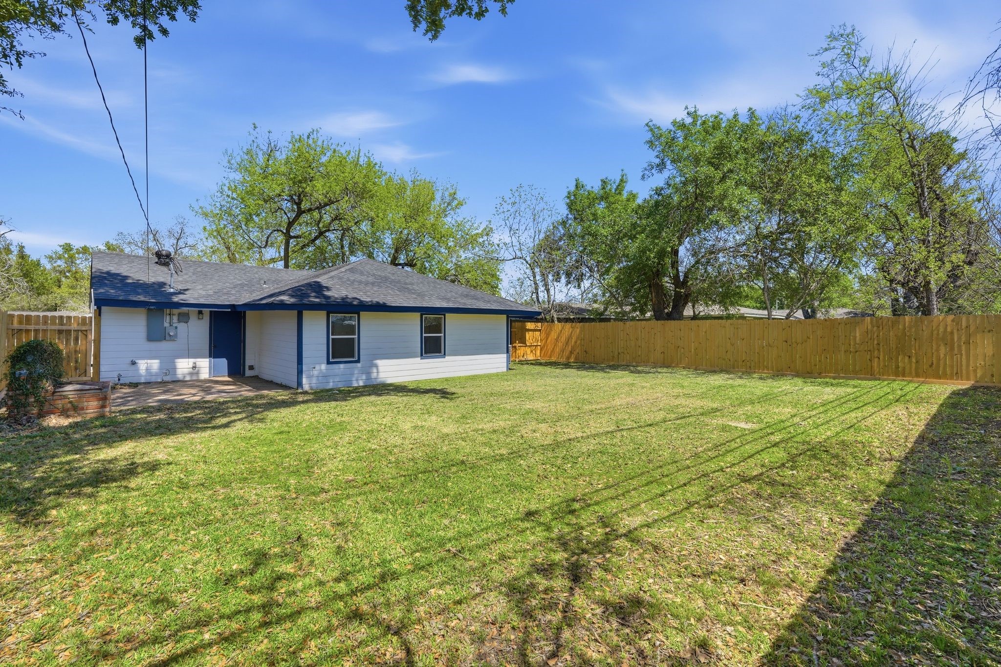 5962 Ridgeway Drive Houston, TX 77033 - Photo 2 of 22