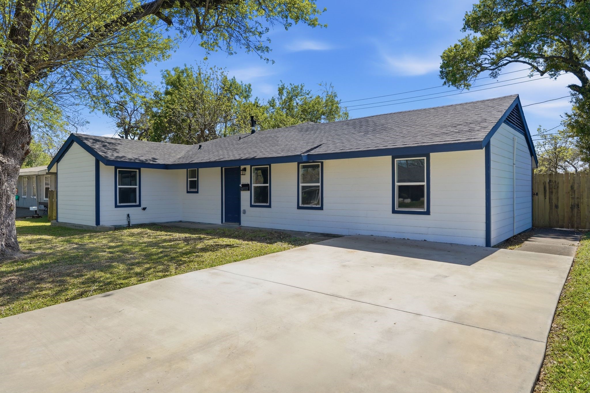 5962 Ridgeway Drive Houston, TX 77033 - Photo 21 of 22