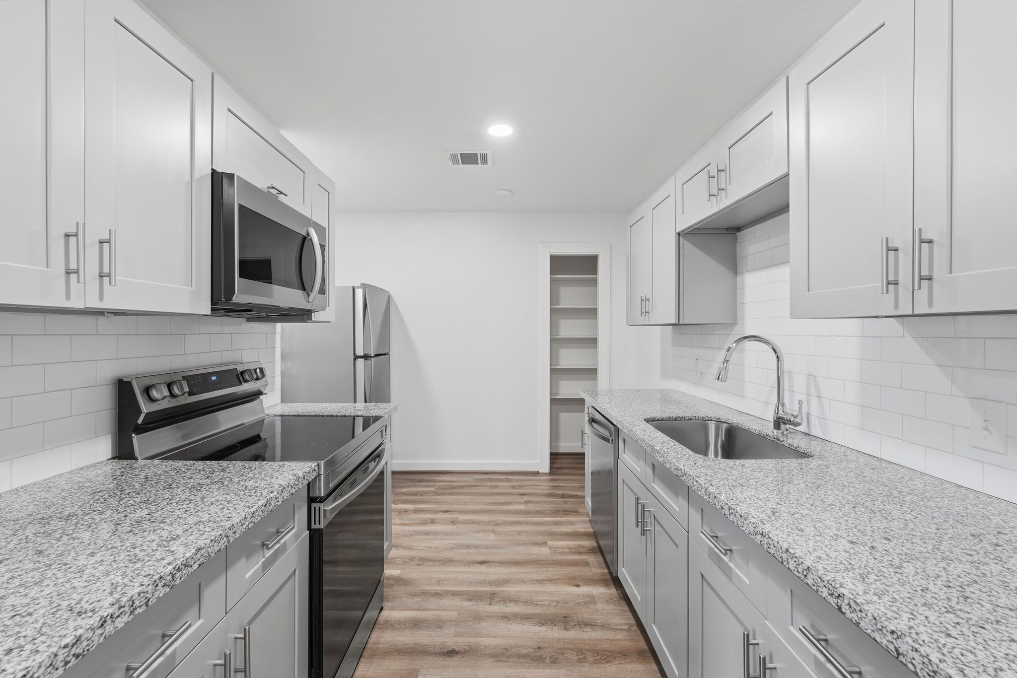 5962 Ridgeway Drive Houston, TX 77033 - Photo 8 of 22