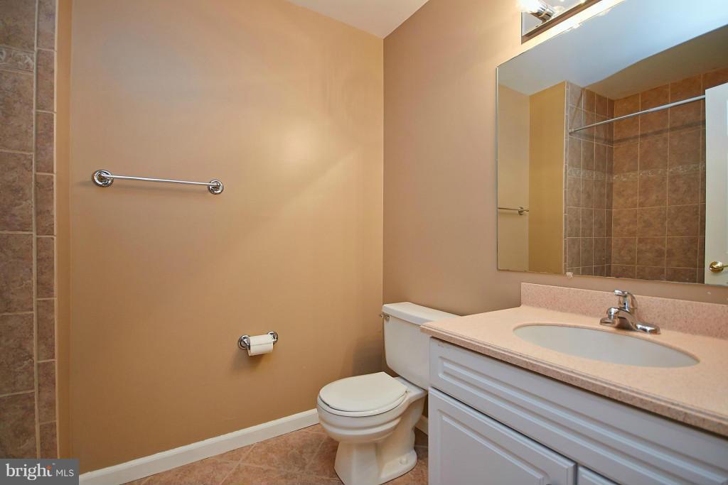 1624 Apricot Court Reston, VA 20190 - Photo 15 of 23 Bath