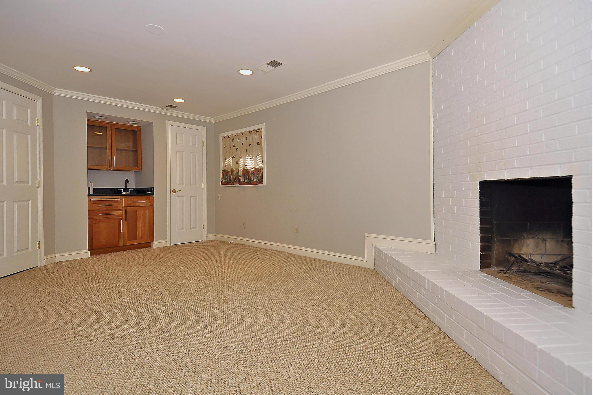 1624 Apricot Court Reston, VA 20190 - Photo 17 of 23 Family room has wet bar and recessed lighting