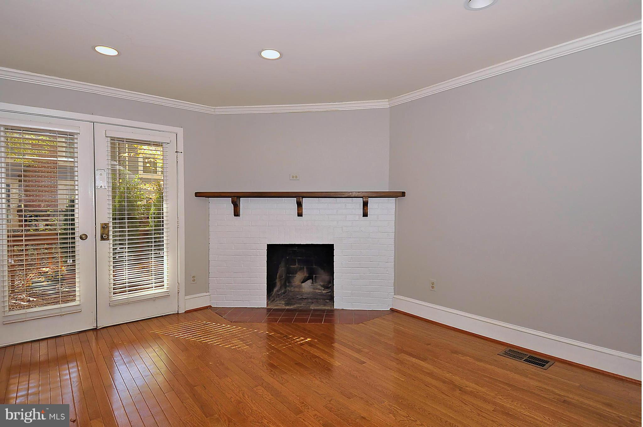 1624 Apricot Court Reston, VA 20190 - Photo 4 of 23 Family Room