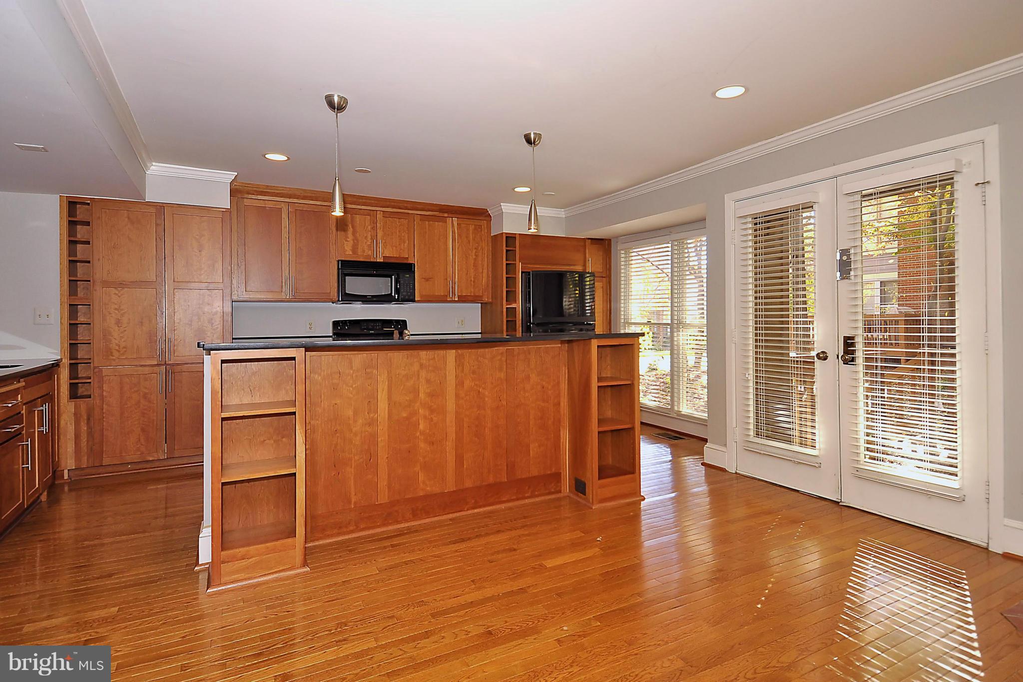 1624 Apricot Court Reston, VA 20190 - Photo 5 of 23 Kitchen