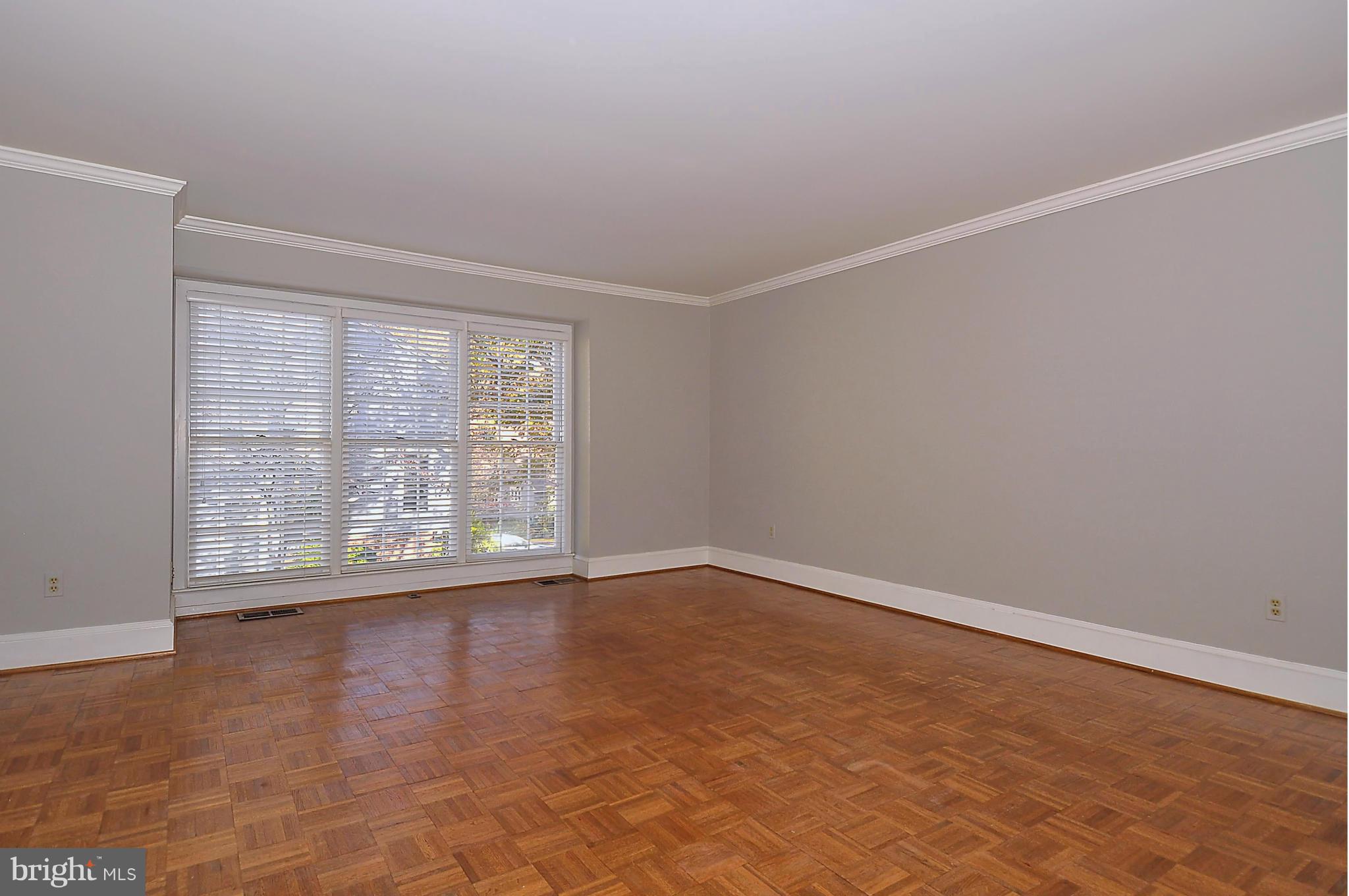 1624 Apricot Court Reston, VA 20190 - Photo 8 of 23 Living Room