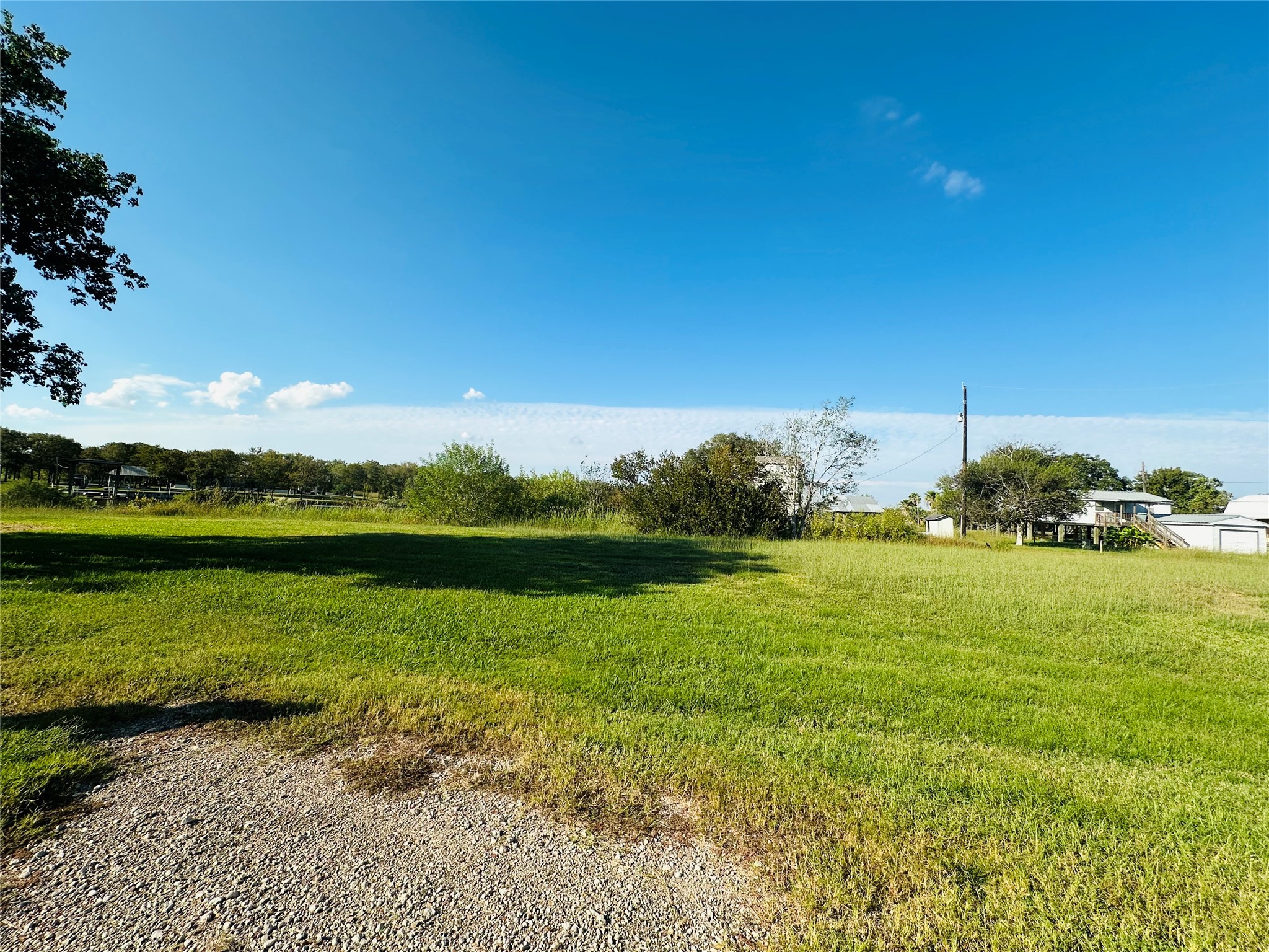 1414 Angle Road Angleton, TX 77515 - Photo 19 of 24 a view of an ocean from a balcony