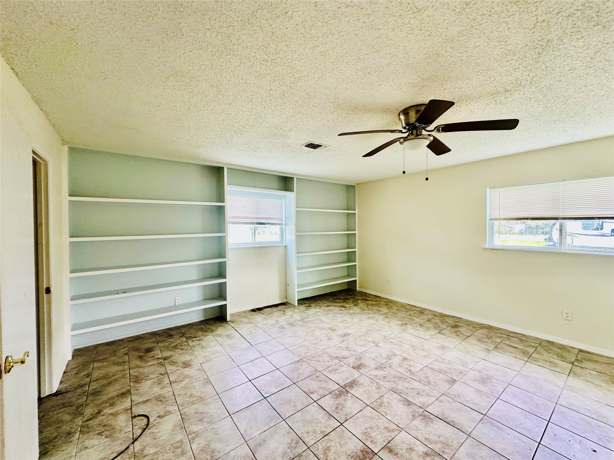 1414 Angle Road Angleton, TX 77515 - Photo 7 of 24 a view of room with walk in closet