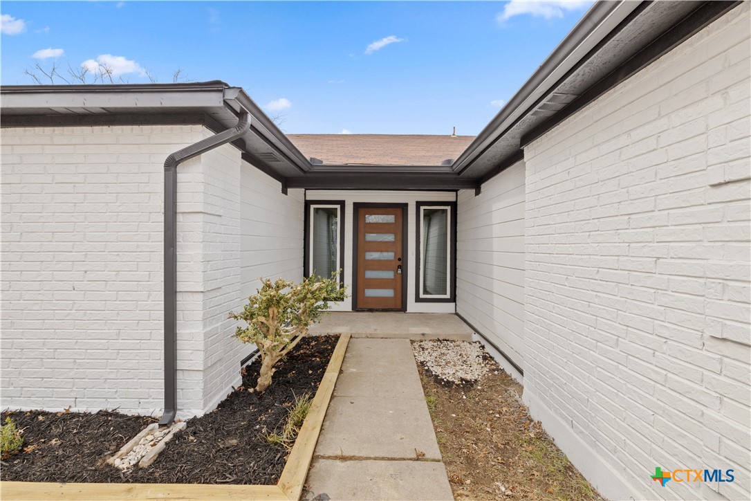 804 Antelope Trail Temple, TX 76504 - Photo 3 of 32 a view of a pathway of the house