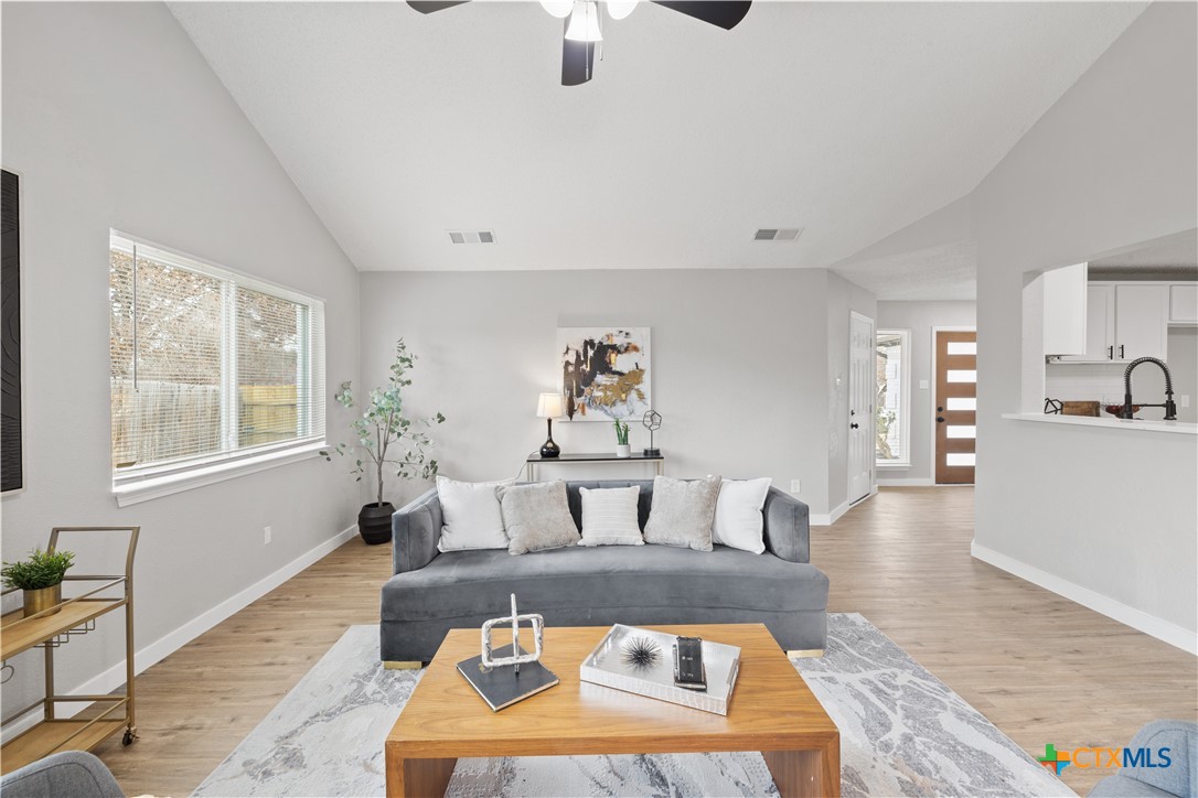 804 Antelope Trail Temple, TX 76504 - Photo 8 of 32 a living room with furniture and window