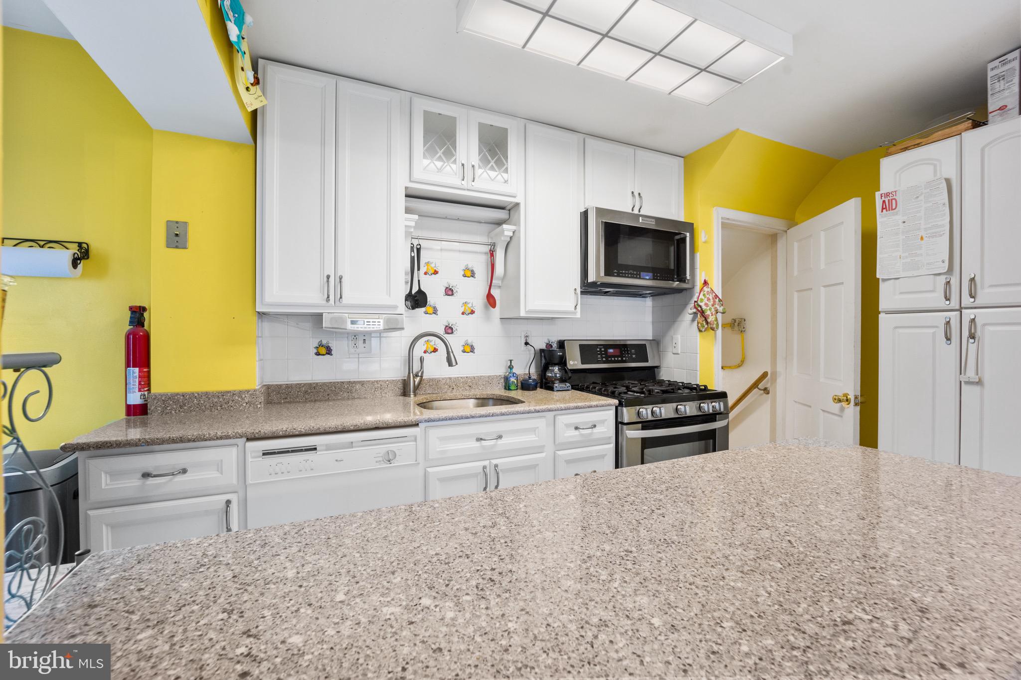 8571 Old Line Road Philadelphia, PA 19128 - Photo 11 of 38 Kitchen