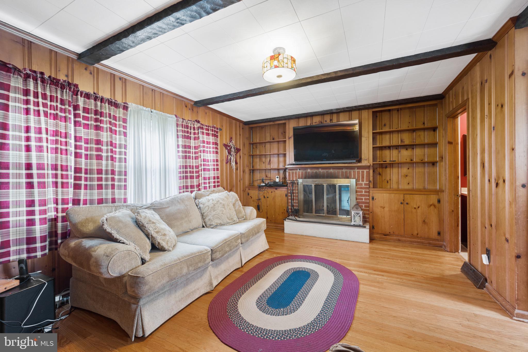 8571 Old Line Road Philadelphia, PA 19128 - Photo 13 of 38 Family Room
