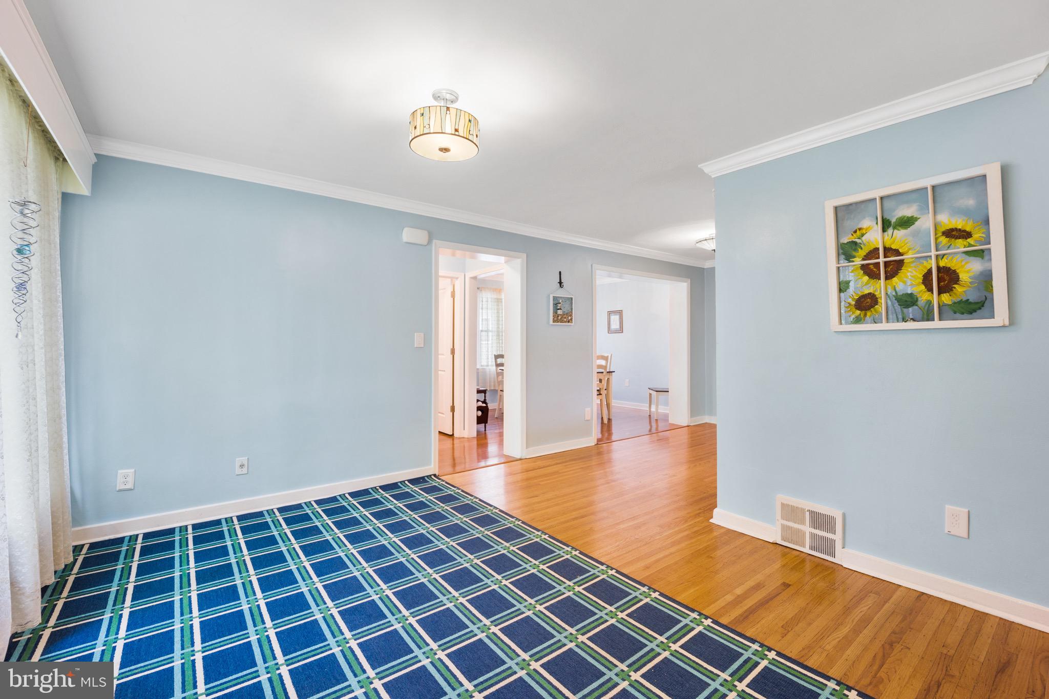 8571 Old Line Road Philadelphia, PA 19128 - Photo 9 of 38 Living Room