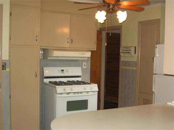 117 Oregon Street Springfield, MA 01118 - Photo 3 of 12