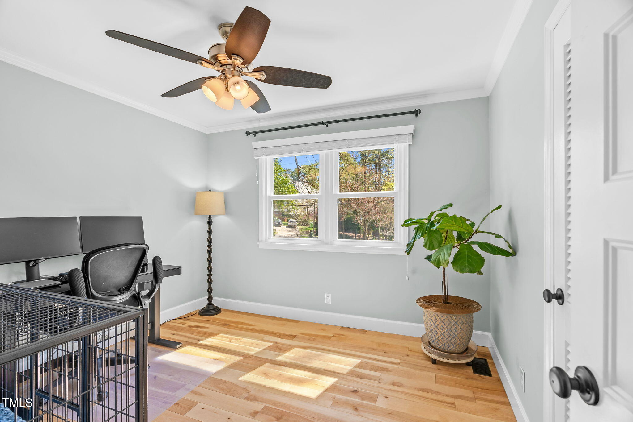 409 Dartmouth Road Raleigh, NC 27609 - Photo 26 of 59 a workspace with a window