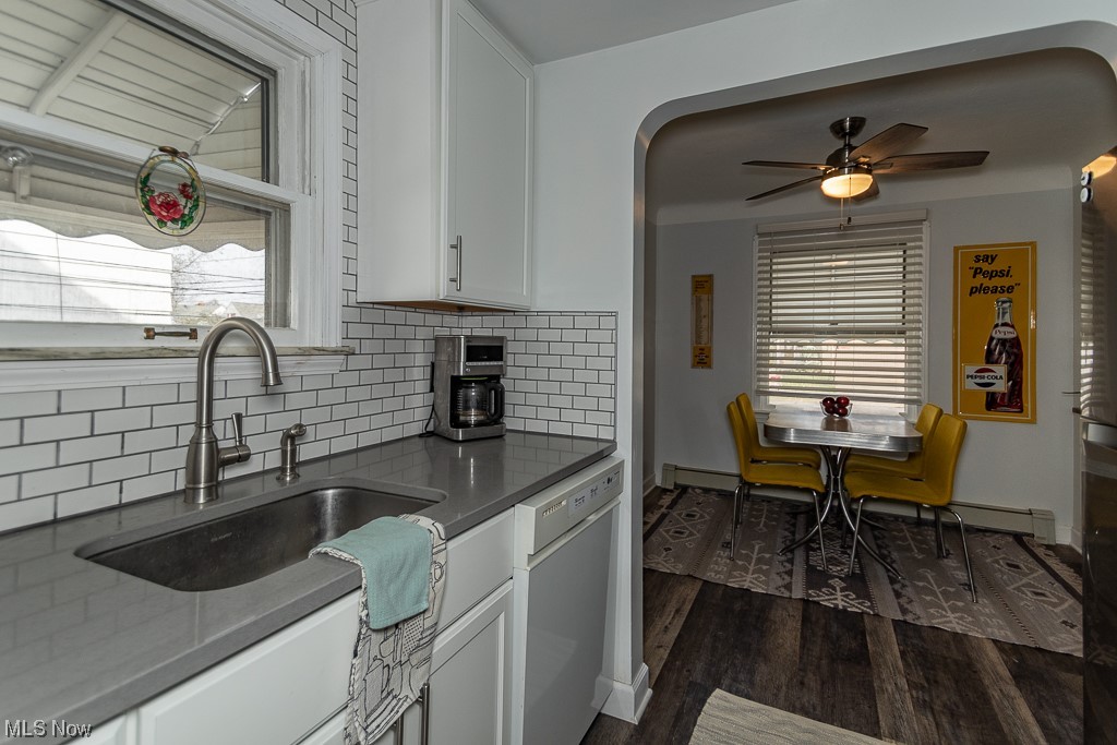1318 Sunset Road Cleveland, OH 44124 - Photo 10 of 29 Updated kitchen showing access to eating area!