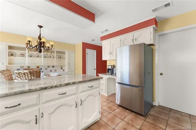 $325,000 | 915 Tanglewood Drive, Lake Charles, LA 70611