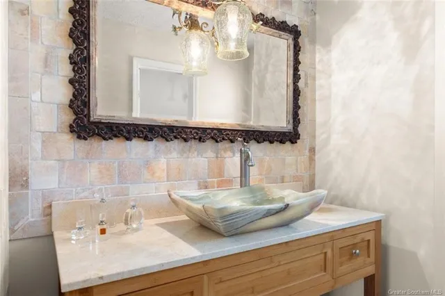 $325,000 | 915 Tanglewood Drive, Lake Charles, LA 70611