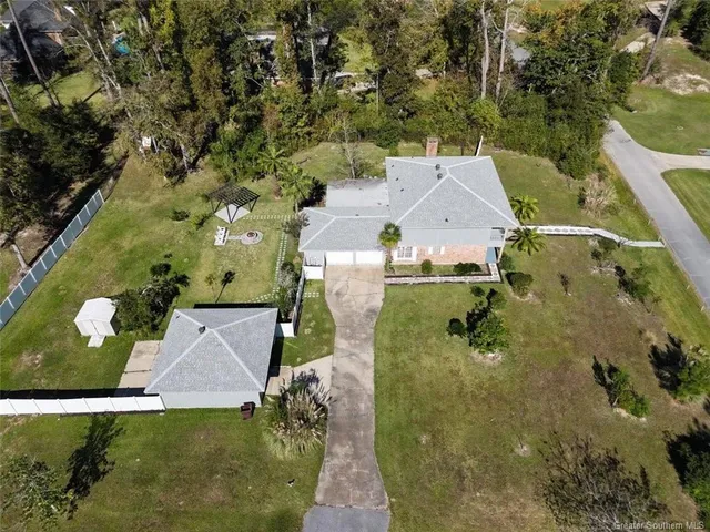 $325,000 | 915 Tanglewood Drive, Lake Charles, LA 70611